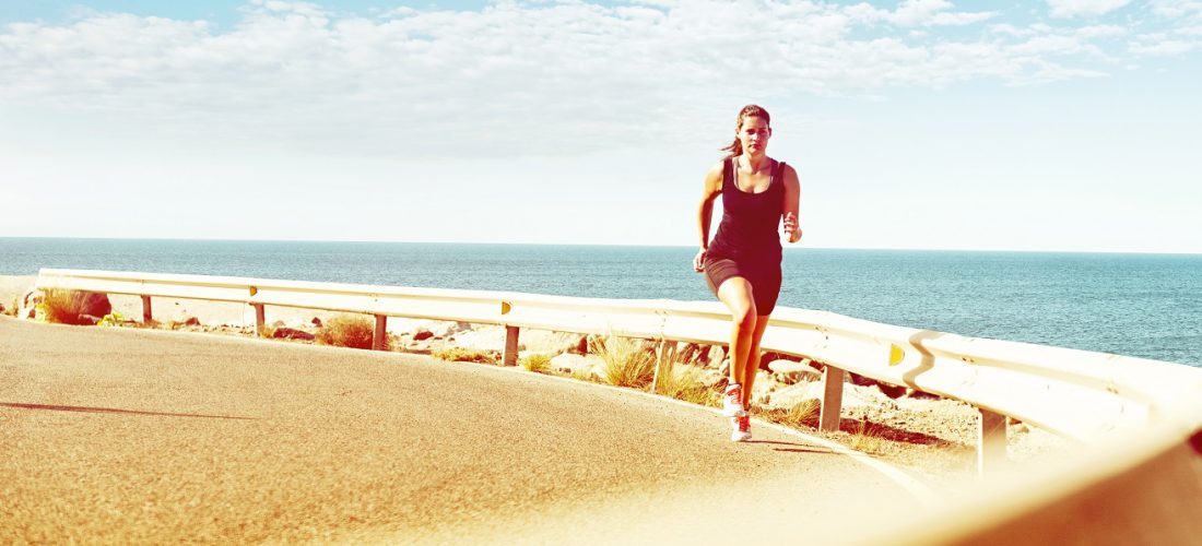 ¿Cómo correr de la mejor manera en verano? Evita que tu rendimiento y tu salud se afecten.